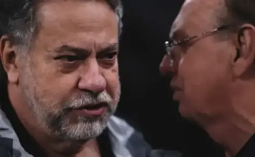 São Paulo vive turbulência: oposição articula afastamento de Julio Casares após escândalo no Morumbi