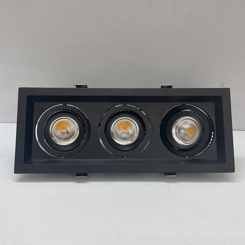 den downlight am tran chieu diem spotlight ba bong led philips inside idlbv108 led24 3x8w 4000k blac.jpg
