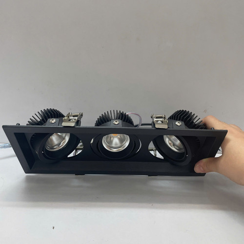 den downlight am tran chieu diem spotlight ba bong led philips inside idlbv108 led24 3x8w 4000k blac.jpg