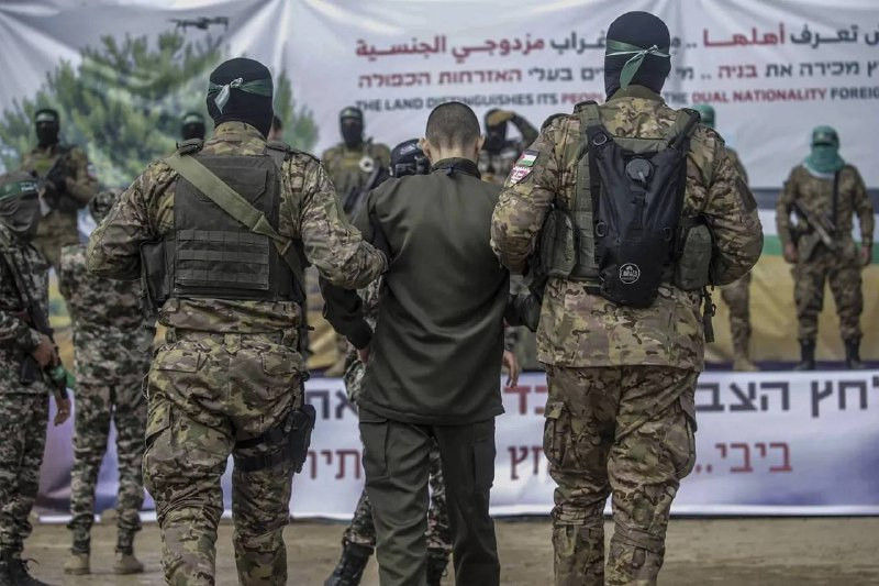 أسرى إسرائيليون سابقون في غزة يطالبون نتنياهو بتشكيل لجنة تحقيق أو الاستقالة...