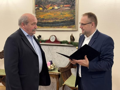 598564704 1291047403065556 4595363575914446006 n.jpg?stp=cp6 dst jpg s590x590 tt6& nc cat=104&ccb=1 .jpg