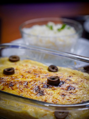 BACALHAU COM NATAS • Nosso clássico Bacalhau desfiado refogado na cebola com batatas, gratinado.jpg