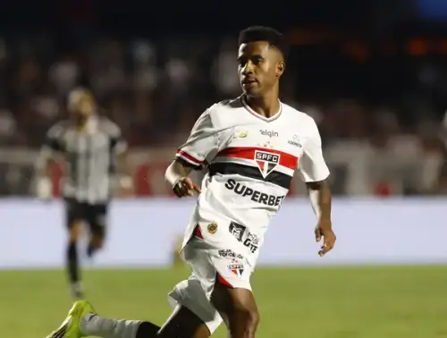 São Paulo estuda cláusula para frear investida do Flamengo por Marcos Antônio