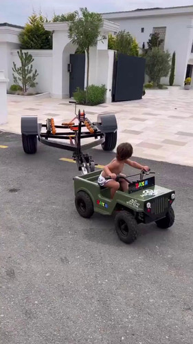 PtnaAivn o49wAQh.jpg