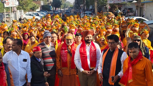 9 दिवसीय मां बगलामुखी महायज्ञ के शुभारंभ हेतु सौभाग्यवती बहनों की कलश यात्रा 17 12 2025.jpg