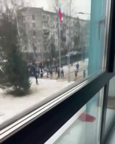 AsqfuMpO7ZLkUadn.jpg