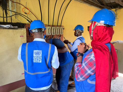 G8Xg5SyXcAAQBo9.jpg