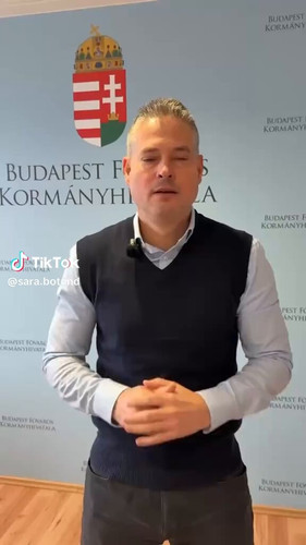 U U3zf aWpl8GiWN.jpg