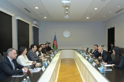 G7 ITstWADEiLRl.jpg
