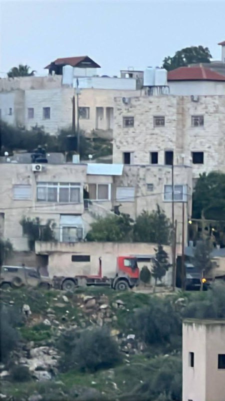 مصادر محلية: قوات الاحتلال تواصل اقتحامها للحي الشرقي في مدينة جنين شمال الضفة الغربية منذ فجر اليوم بعد تسلل قوة خاصة ومحاصرة منزل...