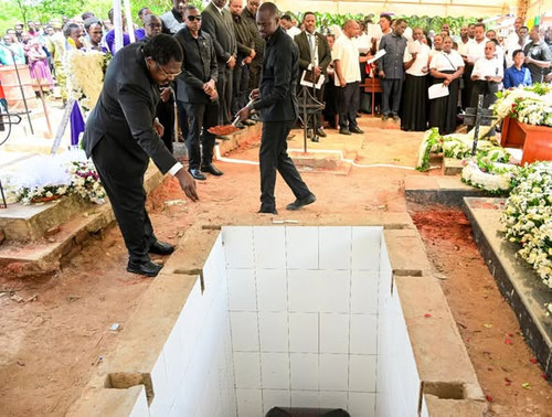 586656676 18521579170064913 8842087038876996154 n.webp?stp=dst jpg s590x590 tt6& nc cat=111&ccb=1 7&.jpg