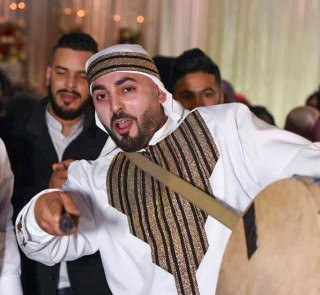 مددت محكمة الاحتلال اعتقال الفنان المقدسي نضال فارس حجازي من البلدة القديمة حتى الخميس القادم، بعد اعتقاله أمس الإثنين بذريعة التحريض. يُعرف الفنان حج...