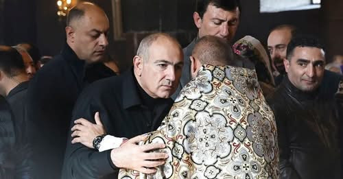 5374507299953442027?url=https%3A%2F%2Fwww.aravot.am%2Fwp content%2Fuploads%2F2025%2F12%2FPashinyan e.jpg