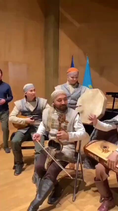 LC LszbLizmkXdl8.jpg