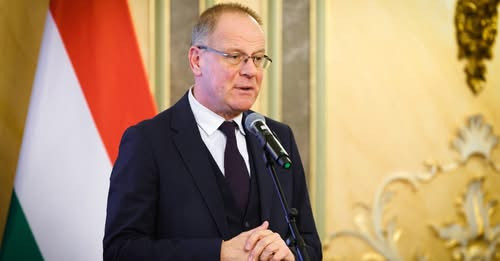 16953090184122283513?url=https%3A%2F%2Fgondola.hu%2Fkepek%2Fnyitonagy%2Fnavracsics tibor kozigazgata.jpg