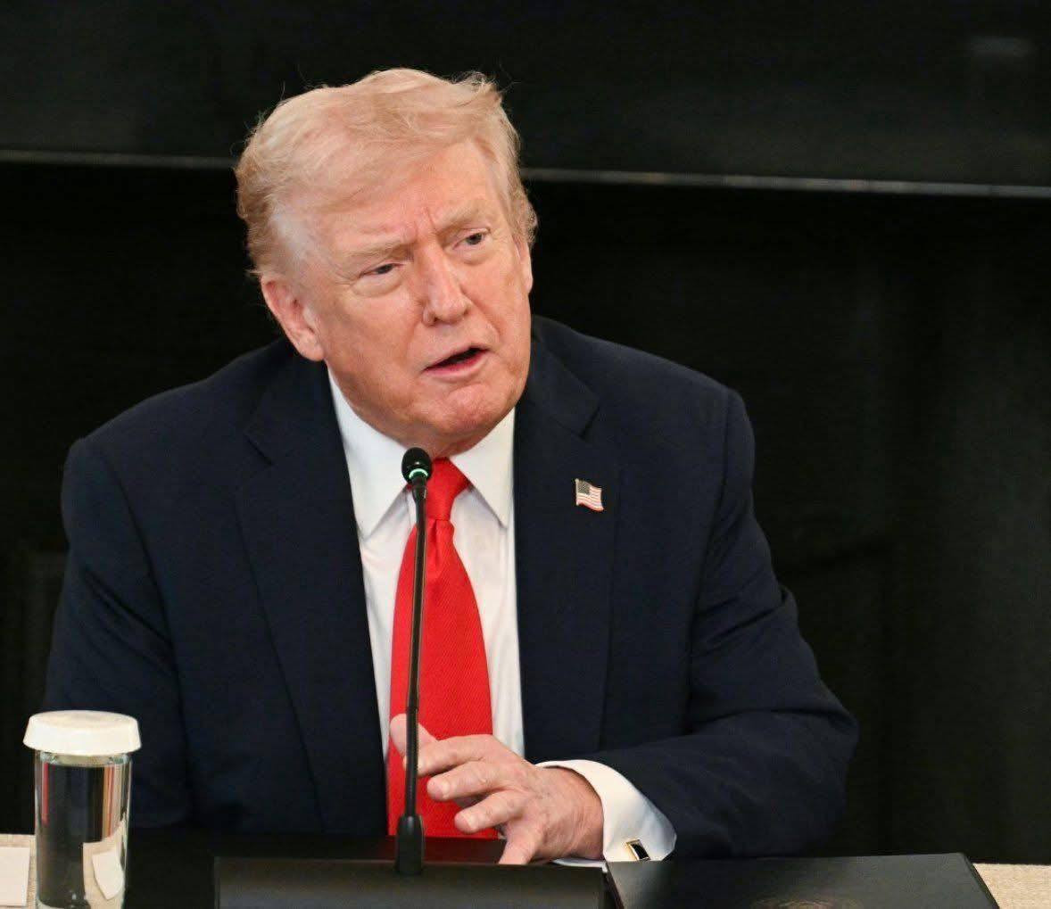 قال ترمب: على جميع الدول أن تتحد لمواجهة قوى الشر المتمثلة في الإرهاب الإسلامي المتطرف. وأكد أنه قدم الكثير لإسرائيل وسيظل دائمًا صديقًا ومدافعًا عن ا...