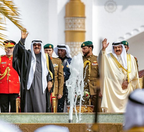 G8UXG8 W8AEKClR.jpg
