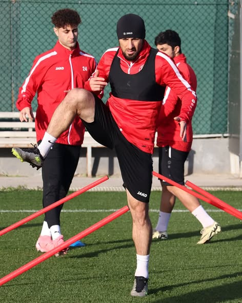 601672661 18183052777363809 2218484445345807859 n.webp?stp=dst jpg s590x590 tt6& nc cat=111&ccb=1 7&.jpg