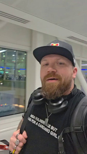 r EQCq5UYs 8Wme2.jpg