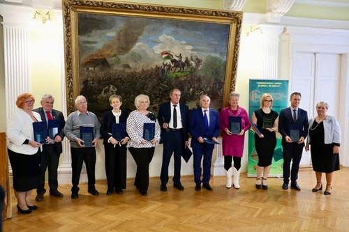 597776184 1613672086469153 7052073503326907478 n.jpg?stp=dst jpg s590x590 tt6& nc cat=106&ccb=1 7& n.jpg