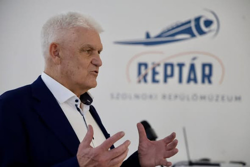 598544857 1388241972668781 956177841071259779 n.jpg?stp=cp6 dst jpg s590x590 tt6& nc cat=109&ccb=1 7.jpg