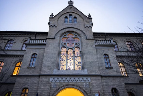 600315803 122264566250239180 2199054957642331110 n.jpg?stp=dst jpg s590x590 tt6& nc cat=101&ccb=1 7&.jpg