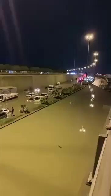 FXEo6eBmrx8hlX 4.jpg