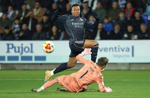 Kylian Mbappe mencetak brace saat Real Madrid mengalahkan Talavera Getty Images.jpg