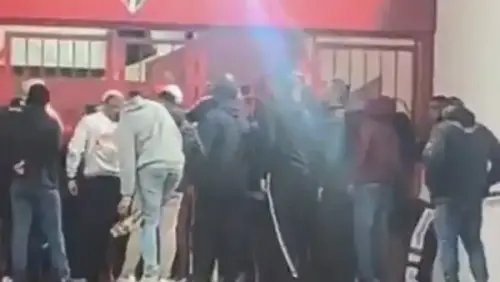 Protestos agitam os bastidores: Conselho Deliberativo do São Paulo encerra reunião antecipadamente