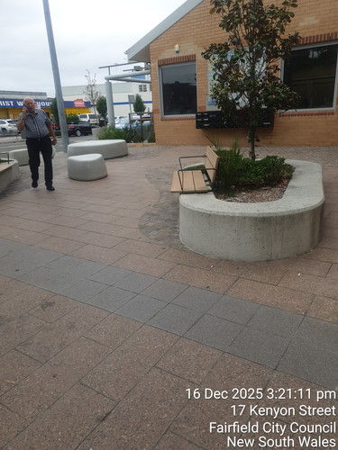 concreteseat22m.jpg