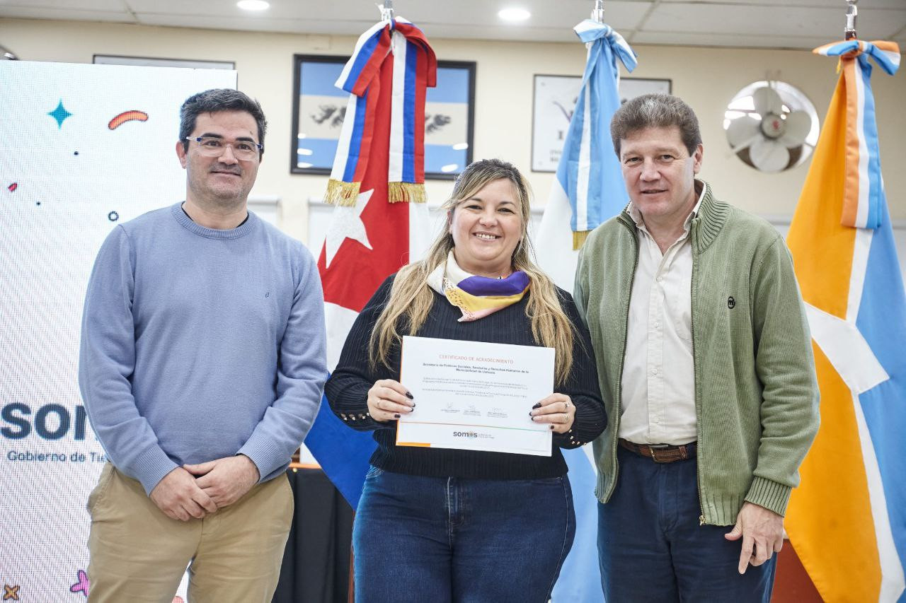 LA MUNICIPALIDAD DE USHUAIA FUE RECONOCIDA POR SU ACOMPAÑAMIENTO EN LA ALFABETIZACIÓN DE JÓVENES Y ADULTOS, EN CENTROS COMUNITARIOS
