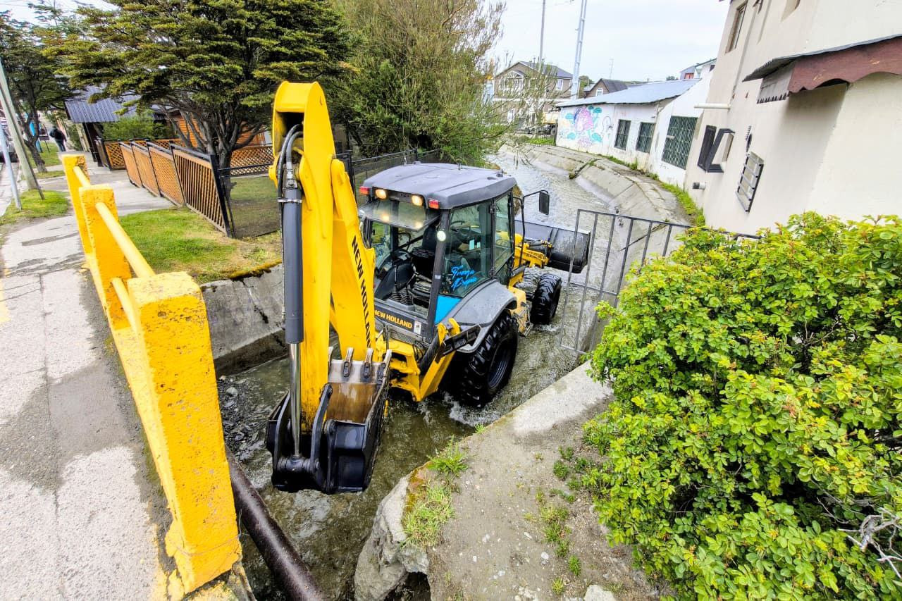 LA MUNICIPALIDAD DE USHUAIA AVANZA CON LA PUESTA EN VALOR DE LA ZONA CÉNTRICA Y REALIZA TAREAS DE MANTENIMIENTO URBANO