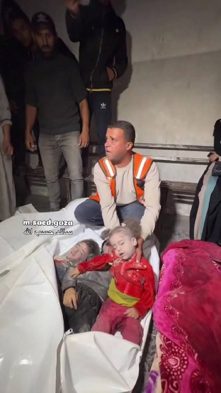 جيش الاحتلال يقتل عائلة فلسطينية كاملة بعد أن قصفهم بالطيران في غزة...