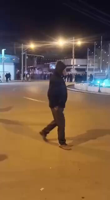 UrRPL36H1Eoia4Oa.jpg