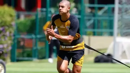 São Paulo inicia temporada com treino na Barra Funda, e promessa da base ganha destaque nas atividades