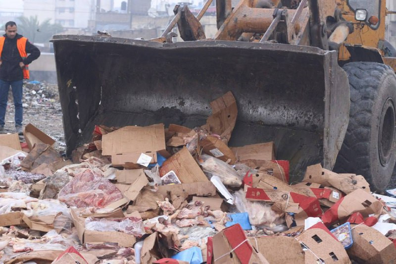 بضائع بلا بيانات ولا تواريخ صلاحية.. ماذا يحدث في أسواق غزة؟ مع غياب الرقابة على المعابر وتعطّل الفحص والتدقيق، يُسمح بدخول بضائع بدون بيانات واضحة أو...