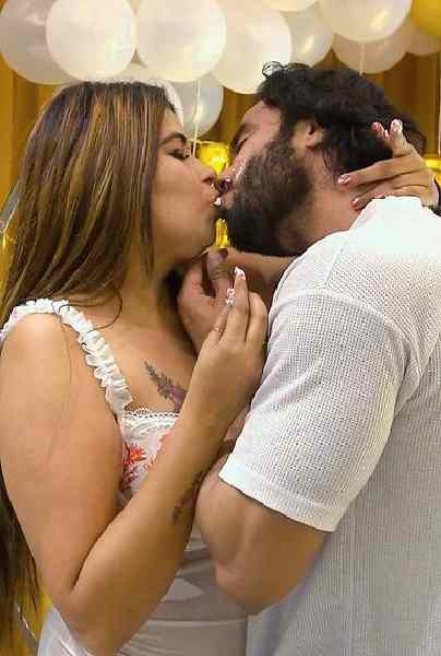 Preeti Puneet New Year Intimacy Uncut – Hindi Hot Short Film – WEB-DL X264 1080p – Download