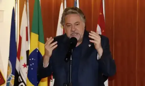 Conselho do São Paulo adia impeachment de Casares e aceita pedidos da defesa em meio a impasse político