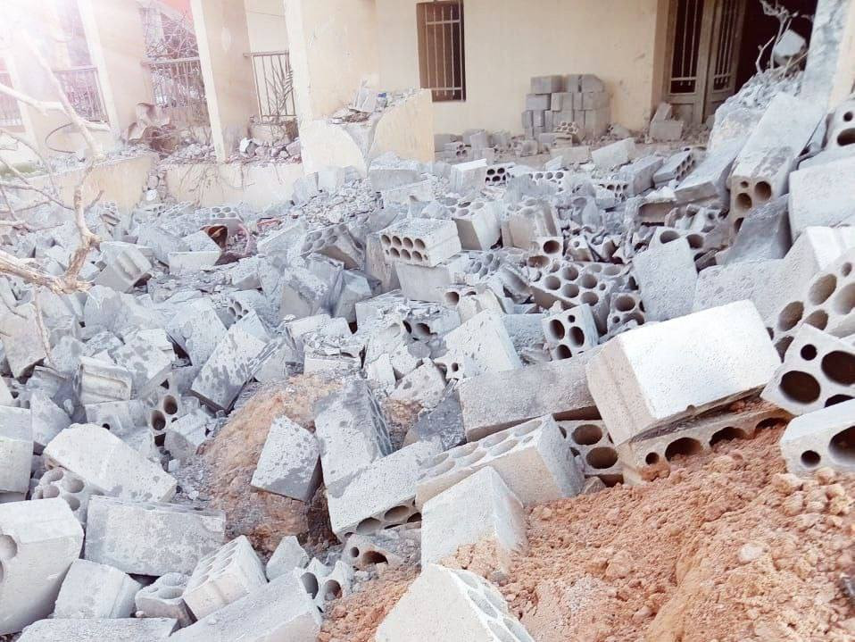 مصادر لبنانية: طيران الاحتلال المسير استهدف فجر اليوم مئات حجارة الباطون ودمرها أمام منزل في بلدة الطيبة جنوب لبنان....