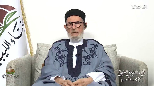 HE2vbdhiIis4Im4D.jpg