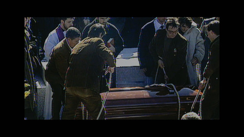 She.Walks.in.Darkness.2025.2160p.NF.WEB DL.CZ ES.DD+5.1.AtmosDoVi.HDR.x265 HONE.mkv 20260108 141255.