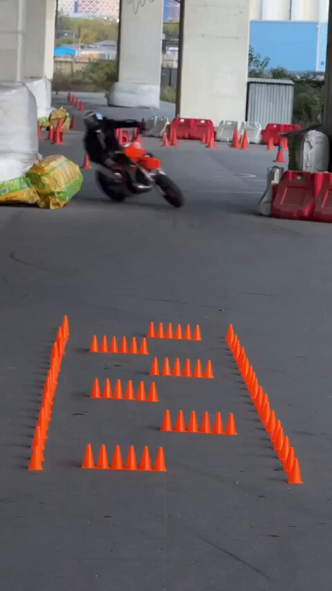 r9k72ARnqrXr8fkH.jpg