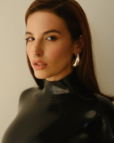 Sexdoll Latex Janine sarmiento #Janine sarmiento #janinesarmiento #latexfetischistin glänzendes Gumm.jpg