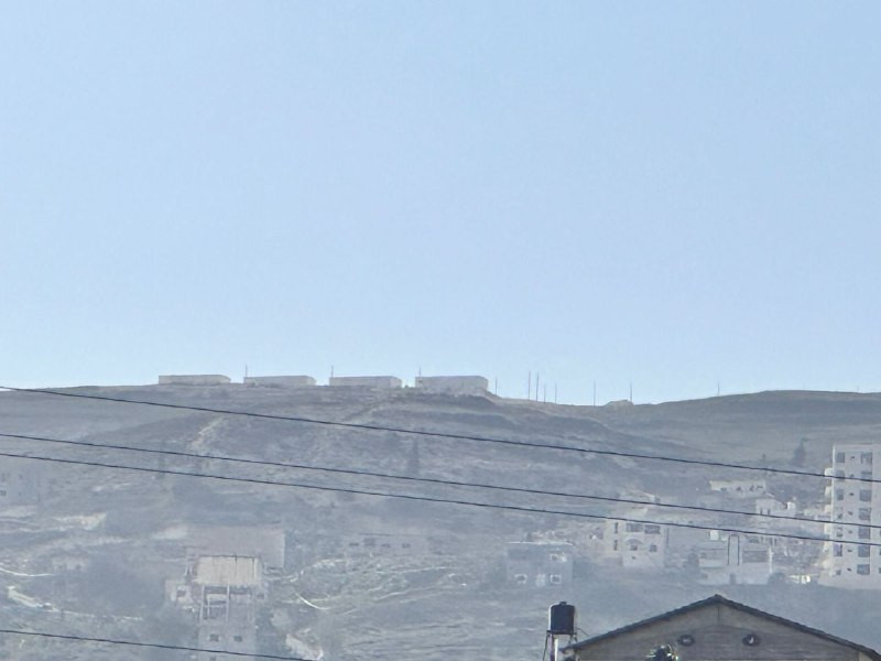 توسع استيطاني مستمر.. بيوت متنقلة جديدة لصالح المستوطنين على جبال بلدة الفندقومية جنوب مدينة جنين....