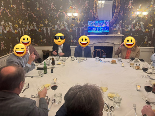 G MApinWEAAGL70.jpg