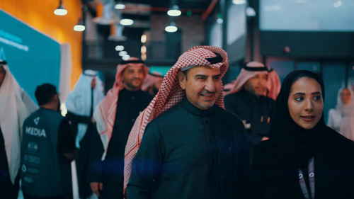 dkyBuoT7bQiTV5jC.jpg