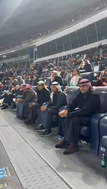 le7GogQxehE eJet.jpg