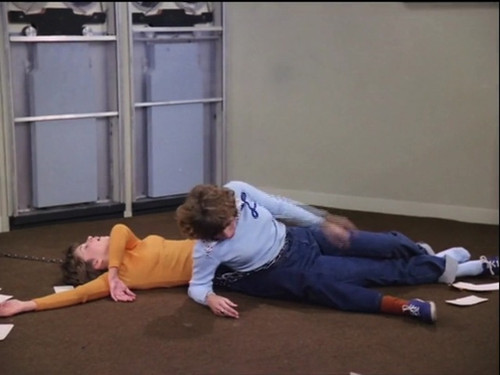 Laverne & Shirley s5e17 The Right to Light Cindy Williams faint.jpg