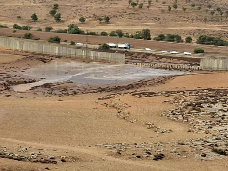 انهار جزء من جدار الفصل العنصري قرب الرماضين جنوب الخليل نتيجة الأمطار....