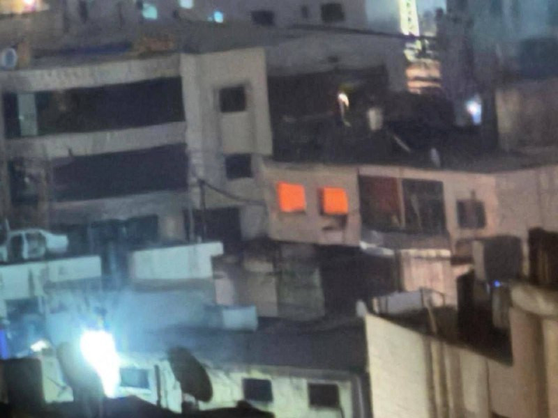 مصادر محلية: اندلاع حريق داخل شقة سكنية بمحيط فرع البنك العربي بمنطقة الحسبة شرق مدينة نابلس؛ نتيجة قصف الاحتلال للمكان خلال حصار أحد الشبان....